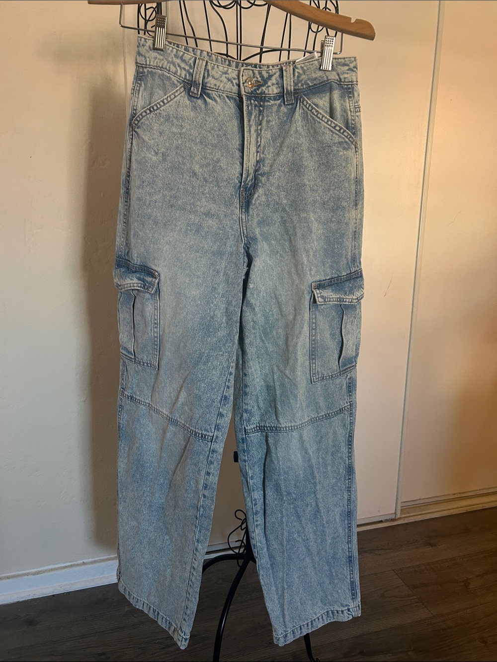 H&M Divided Light Blue High-Rise Cargo Denim Jeans Size 4